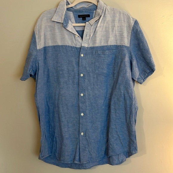Banana Republic Seersucker and Linen Short Sleeve Button Up​​ - Picture 1 of 3